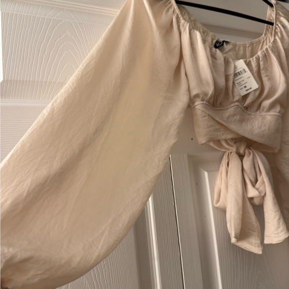 Elegant Cream Satin Top - Picture 6 of 8